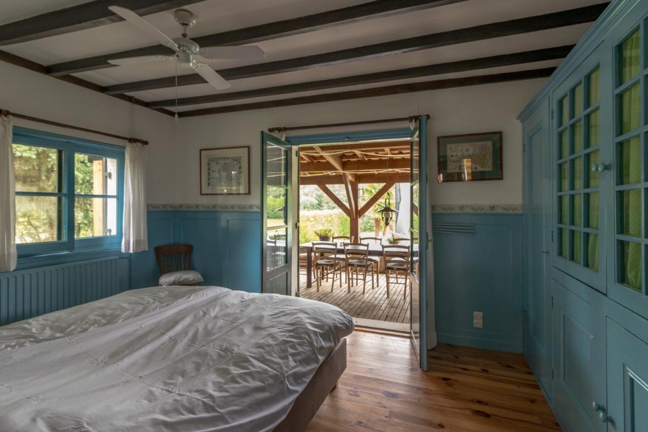 Вилла Les Cabanes De Rouffignac Экстерьер фото