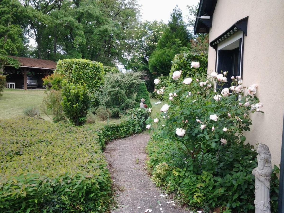 Вилла Les Cabanes De Rouffignac Экстерьер фото